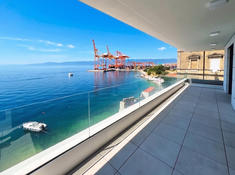 Terrasse avec vue sur le golfe du Kvarner à Rijeka