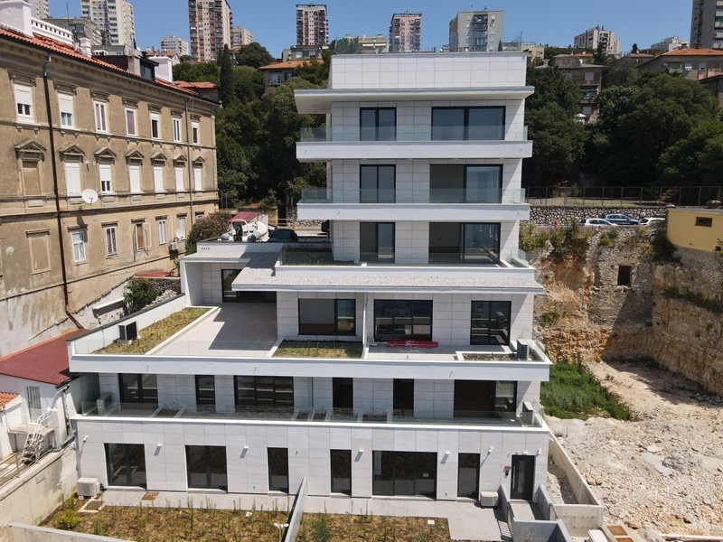 Immeuble en première ligne de mer en Croatie