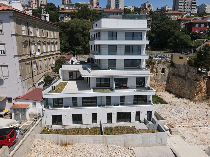 Vue extérieure de la construction neuve à Rijeka