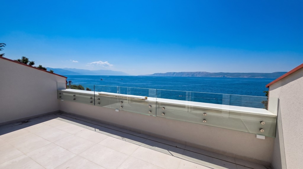 Terrasse solarium avec vue sur la mer en Croatie