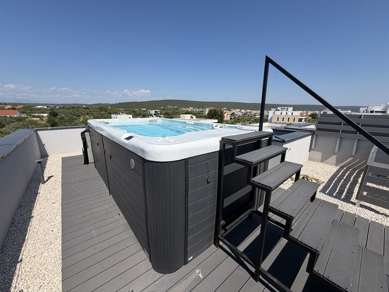 Toit-terrasse avec jacuzzi
