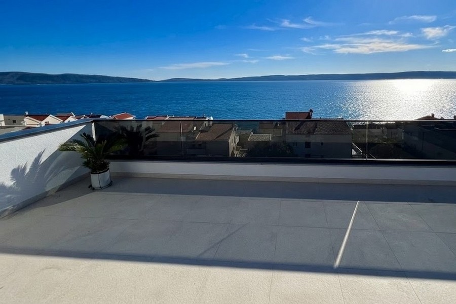 Toit-terrasse avec vue mer du penthouse à Kastela, Croatie