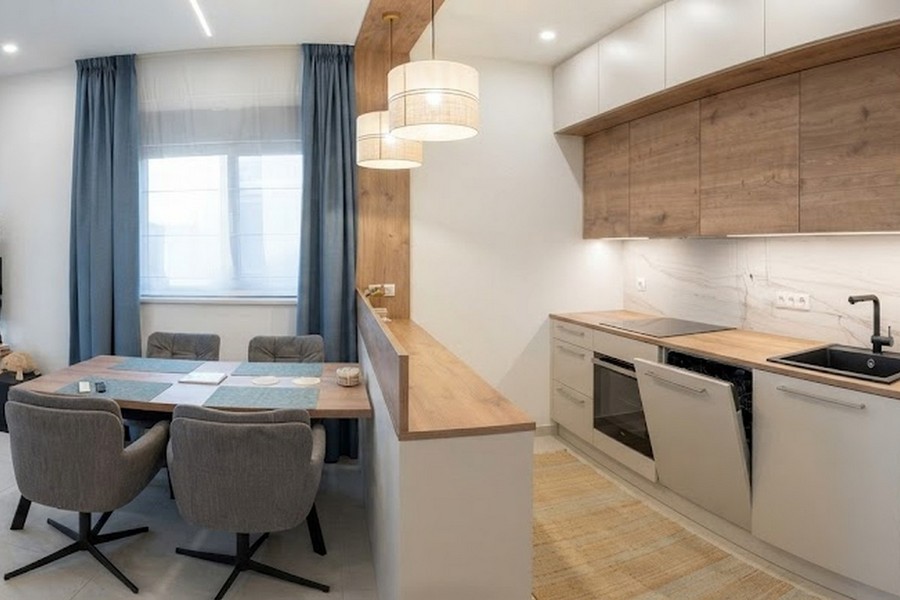 Cuisine avec espace repas dans le penthouse