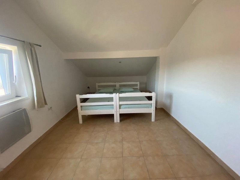 Chambre avec deux lits simples