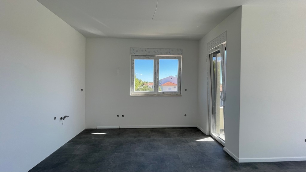 Vue depuis la chambre sur le séjour lumineux de l'appartement A4073