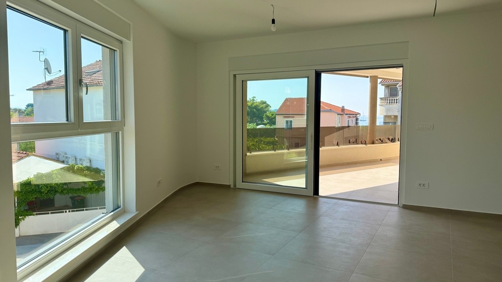 Pièce de vie avec accès à la terrasse à Vodice