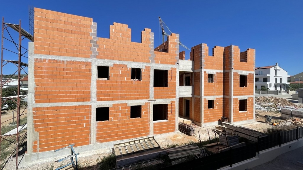 Gros œuvre de la construction neuve de trois étages