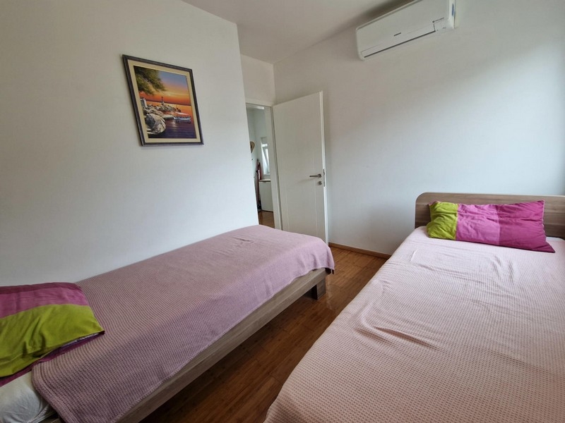 Deuxième chambre avec deux lits simples