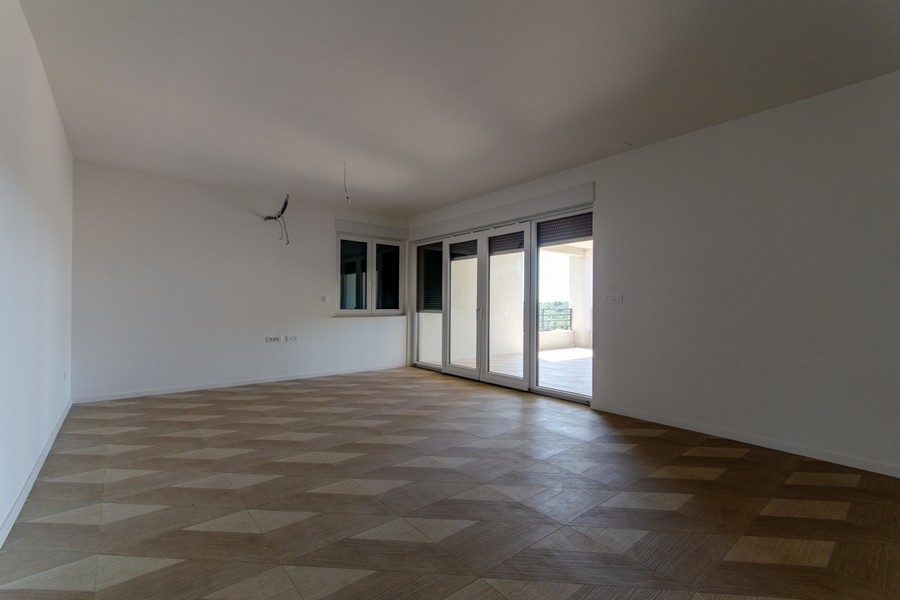 Grand séjour avec accès à la loggia