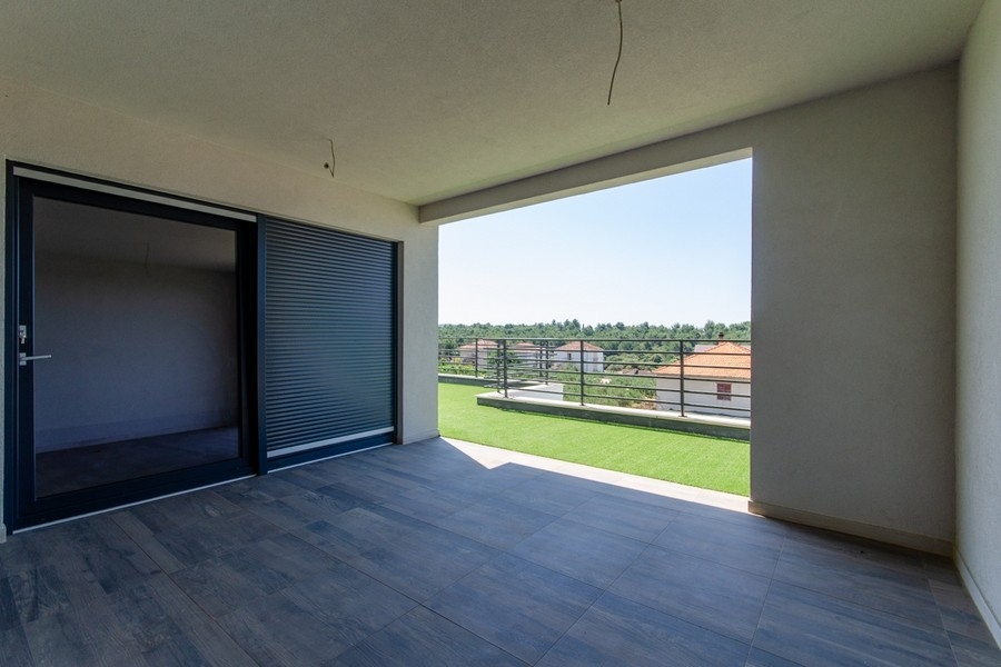 Terrasse couverte avec accès au jardin