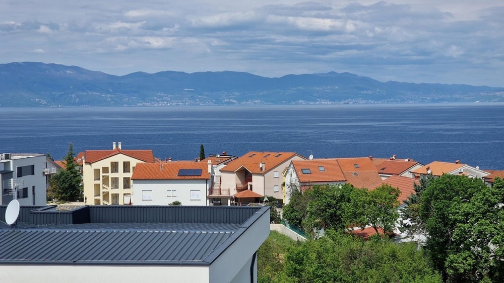 Vue sur Njivice, la mer et le golfe du Kvarner