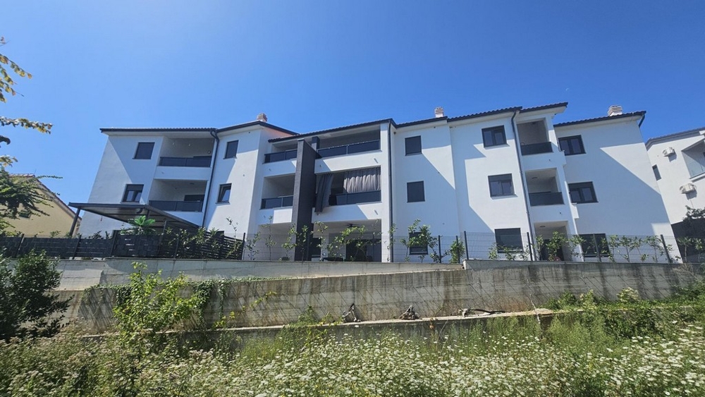 Résidence à Soline sur l'île de Krk - vue extérieure avec balcons