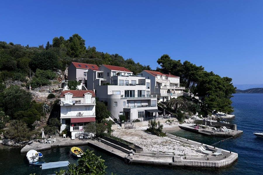 Immeuble moderne directement sur la baie, Racisce sur Korcula