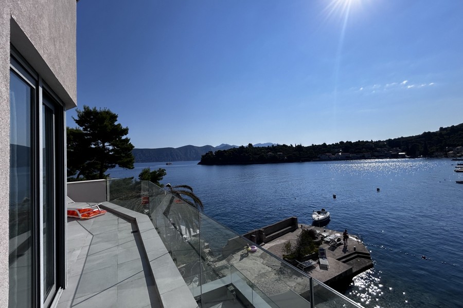 Terrasse vitrée avec vue mer, appartement sur Korcula