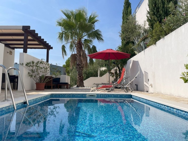 Appartement avec piscine commune et vue mer à vendre sur Murter