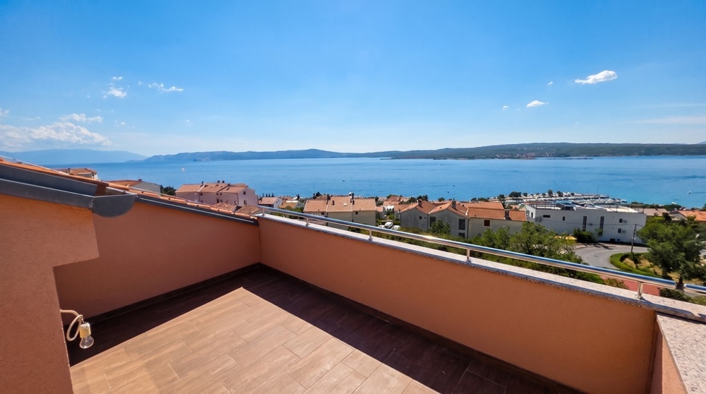 Toit-terrasse avec vue mer de l'appartement en duplex à Crikvenica