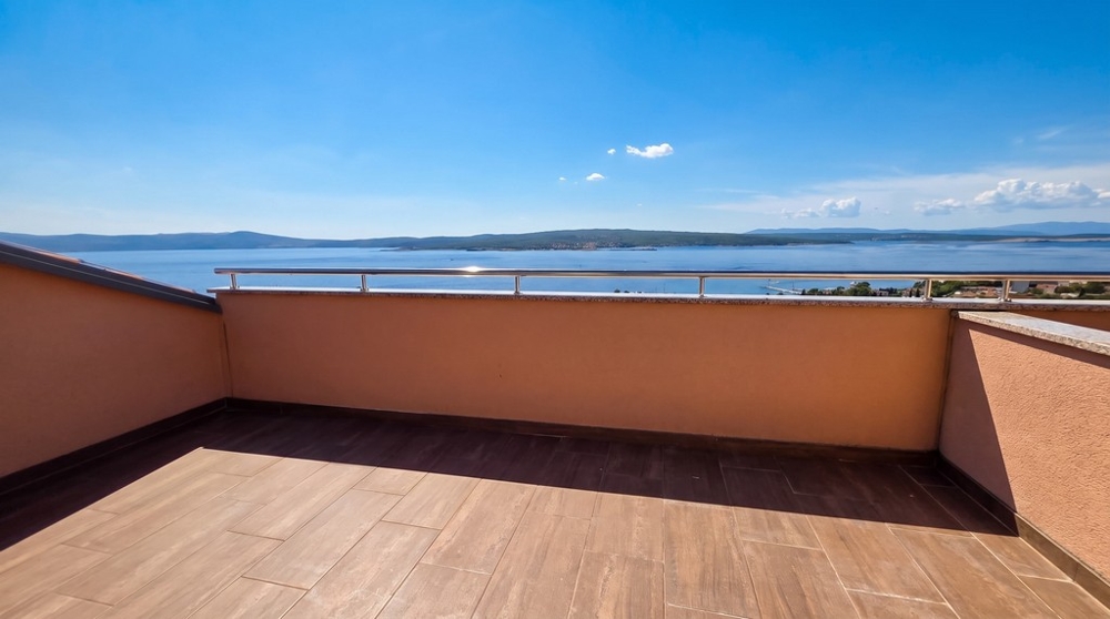 Terrasse ensoleillée de l'appartement en duplex à Crikvenica
