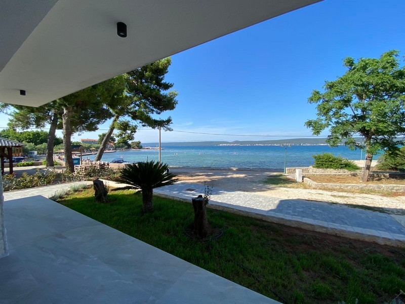 Terrasse couverte avec vue sur la mer à Nevidane, appartement A4101