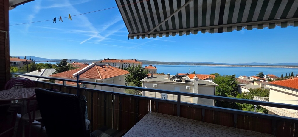 Terrasse avec store banne et vue mer de l'appartement A4103 à Crikvenica