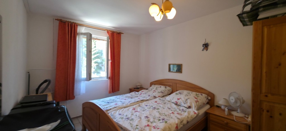Deuxième chambre avec meubles en bois, appartement A4103 à Crikvenica