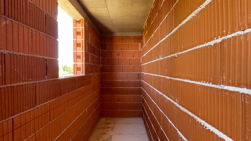 Gros œuvre de l'appartement avec murs en briques