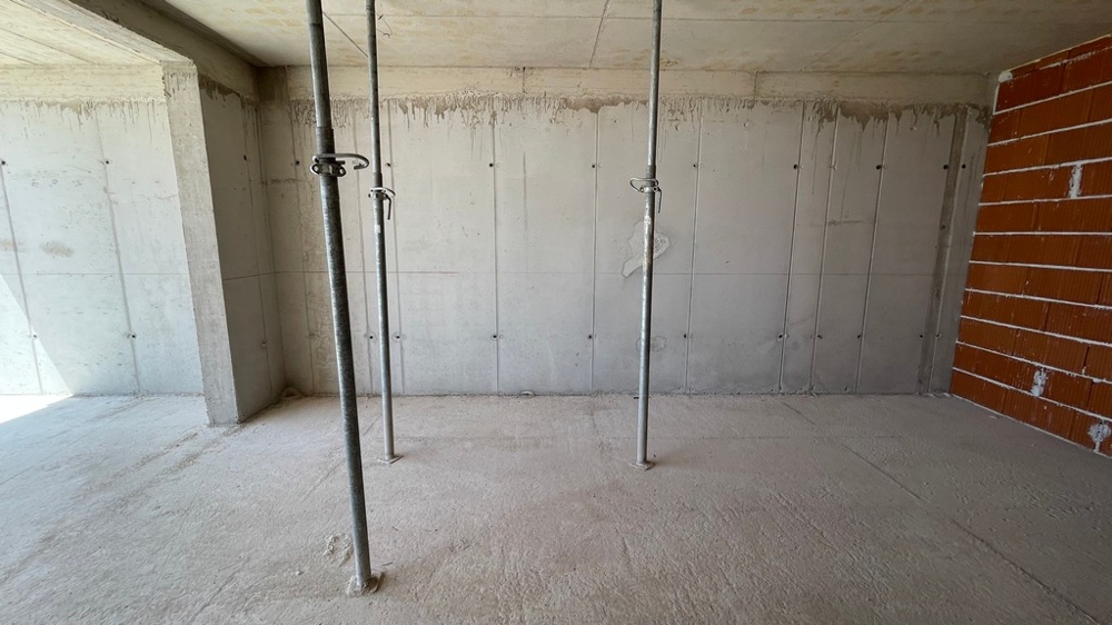 Vue intérieure de l'appartement en gros œuvre
