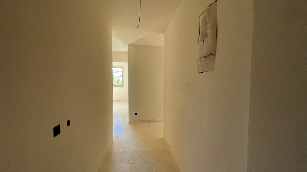 Couloir de l'appartement A4106 desservant les pièces