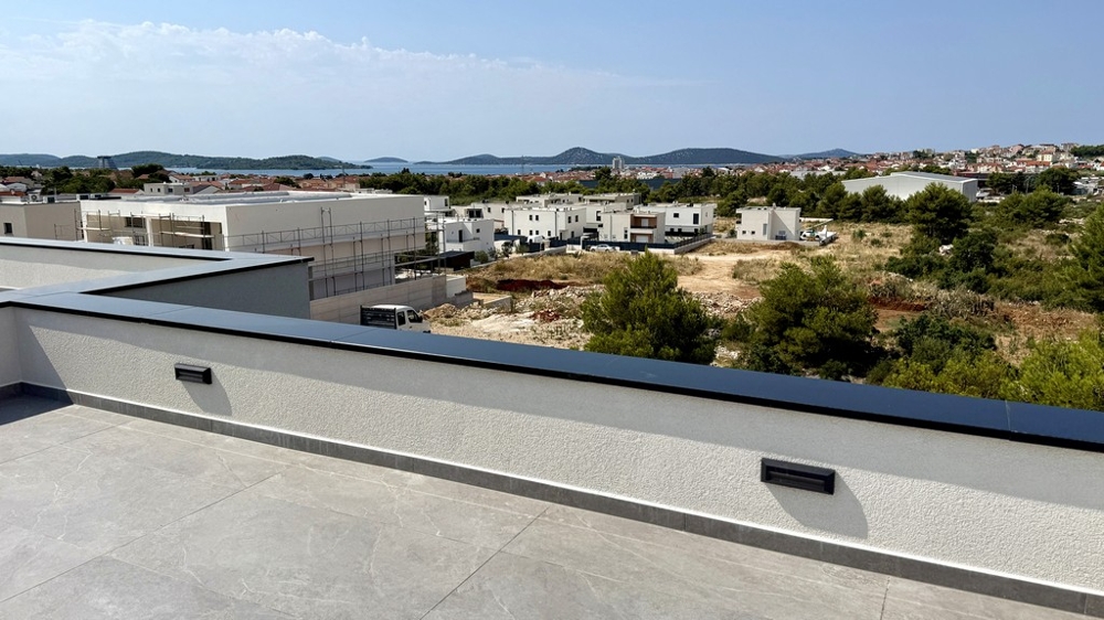 Toit-terrasse avec vue mer de l'appartement en duplex A4107 à Vodice