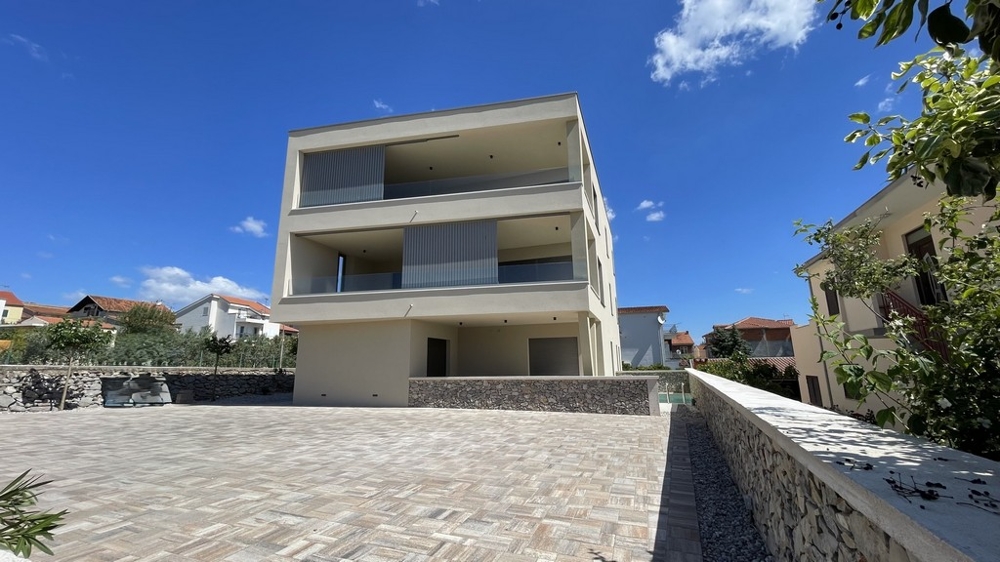 Penthouse neuf avec vue mer et ascenseur à Vodice