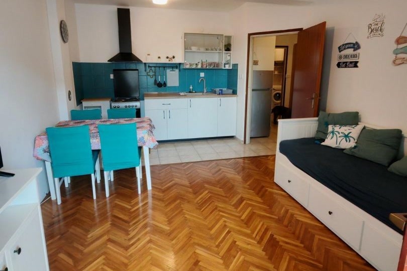 Cuisine et séjour de l'appartement A4115 à Novi Vinodolski