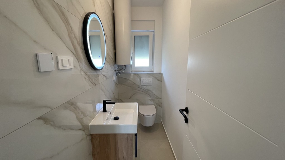 Toilettes séparées de l'appartement à Vodice