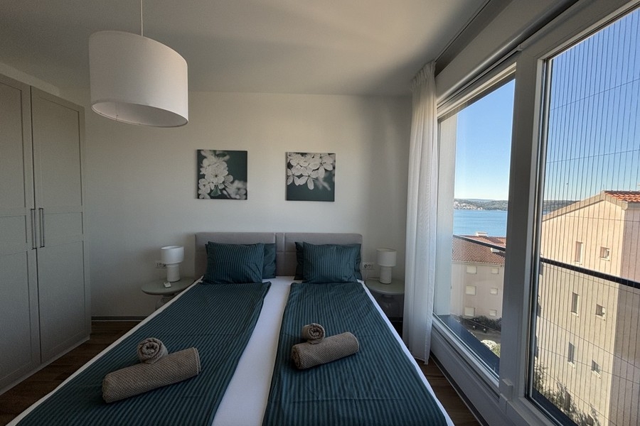Chambre avec fenêtre et vue mer à Trogir