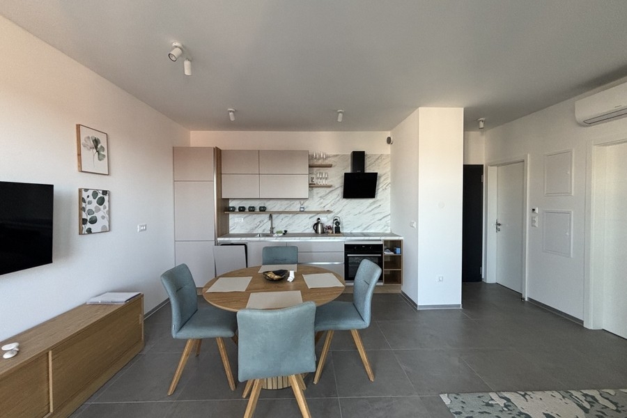 Séjour et espace repas du penthouse à Trogir sur Ciovo