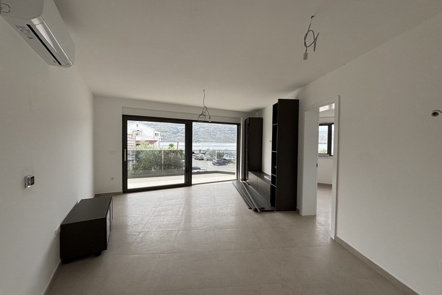 Salon avec accès au balcon