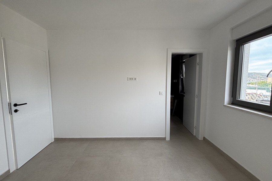 Deuxième chambre lumineuse avec fenêtre