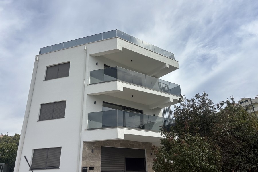Construction neuve avec balcons à Marina, vue extérieure