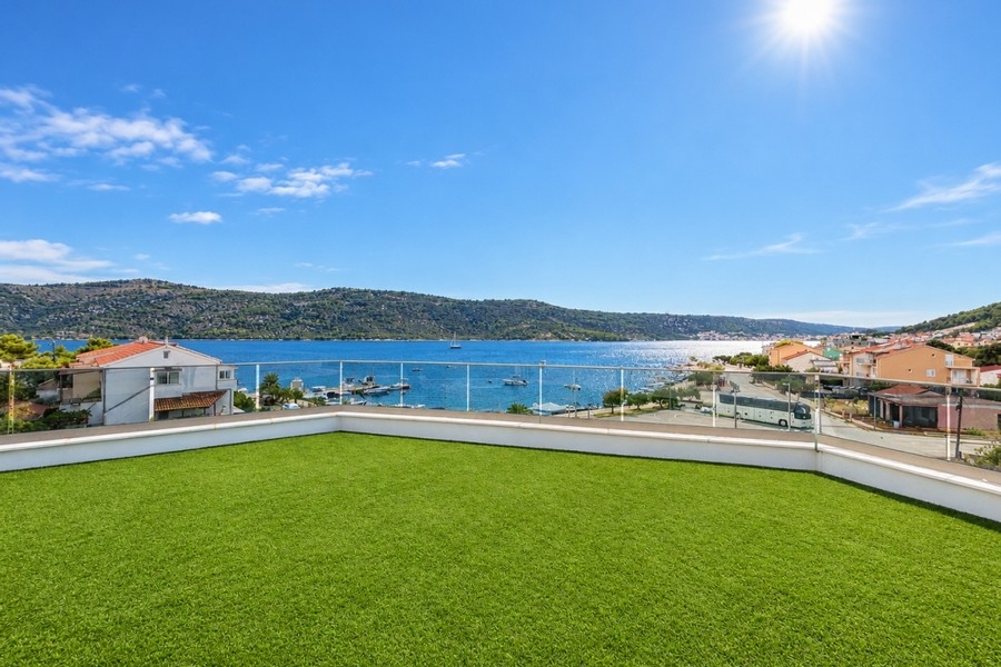 Appartement à vendre en Croatie - penthouse avec toit-terrasse et vue mer à Marina