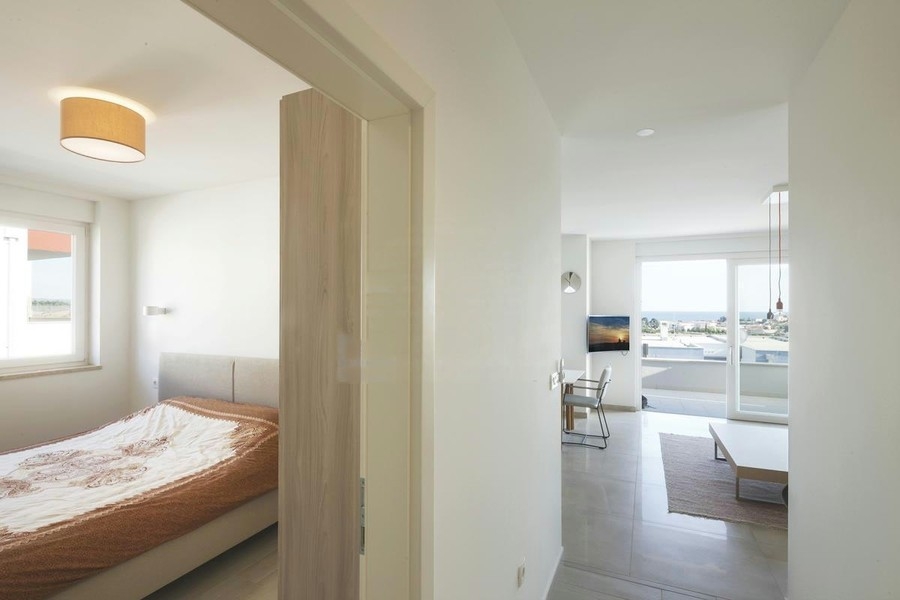 Deuxième chambre avec vue sur la pièce de vie