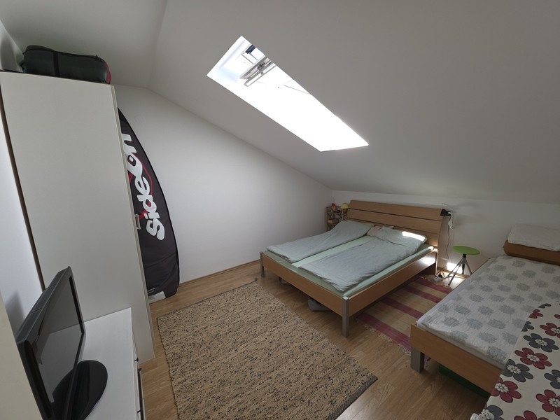 Chambre avec lit double et lit simple