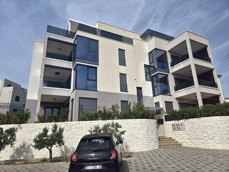 Vue extérieure de l'immeuble moderne