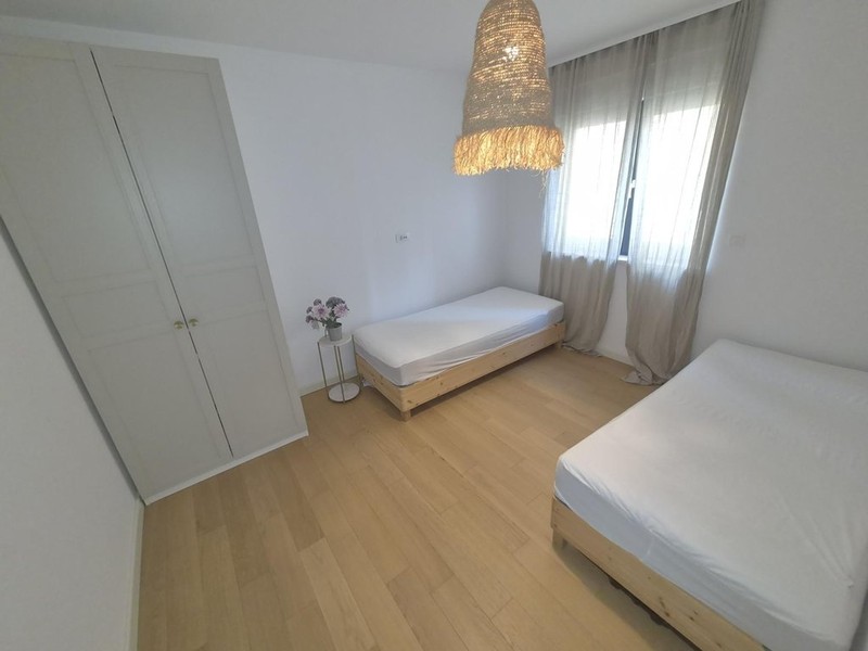 Deuxième chambre avec deux lits simples