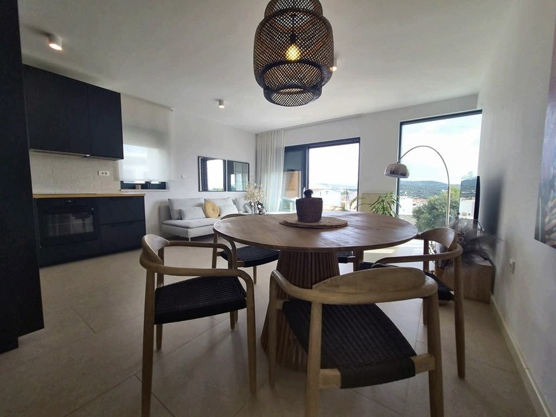 Table à manger devant la kitchenette