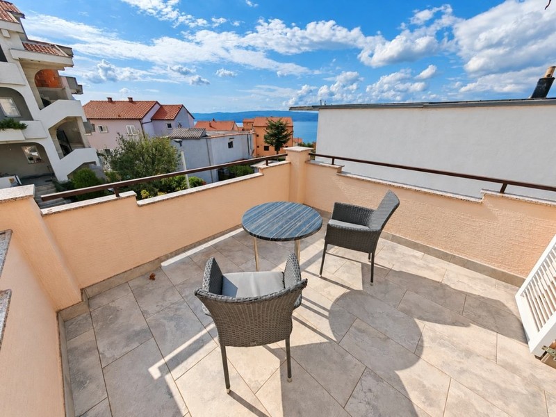 Studio meublé avec terrasse à Crikvenica