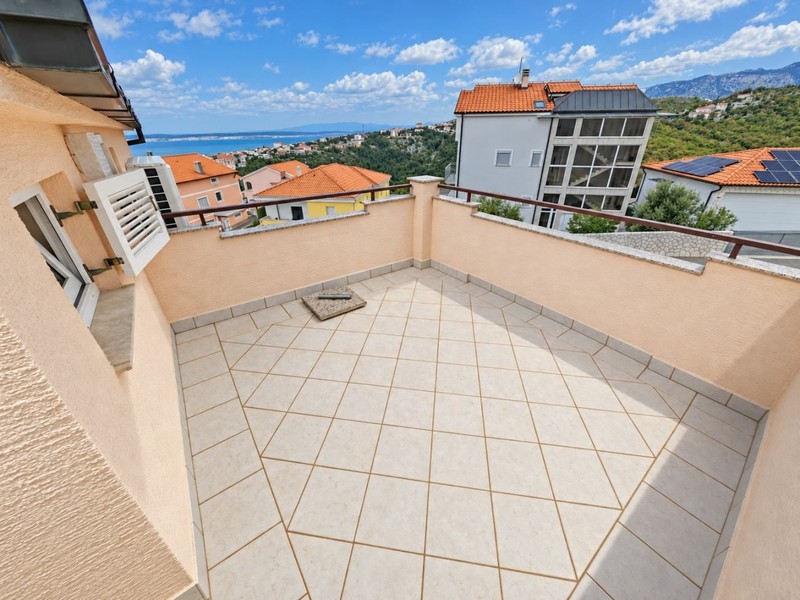 Grande terrasse avec vue sur la mer
