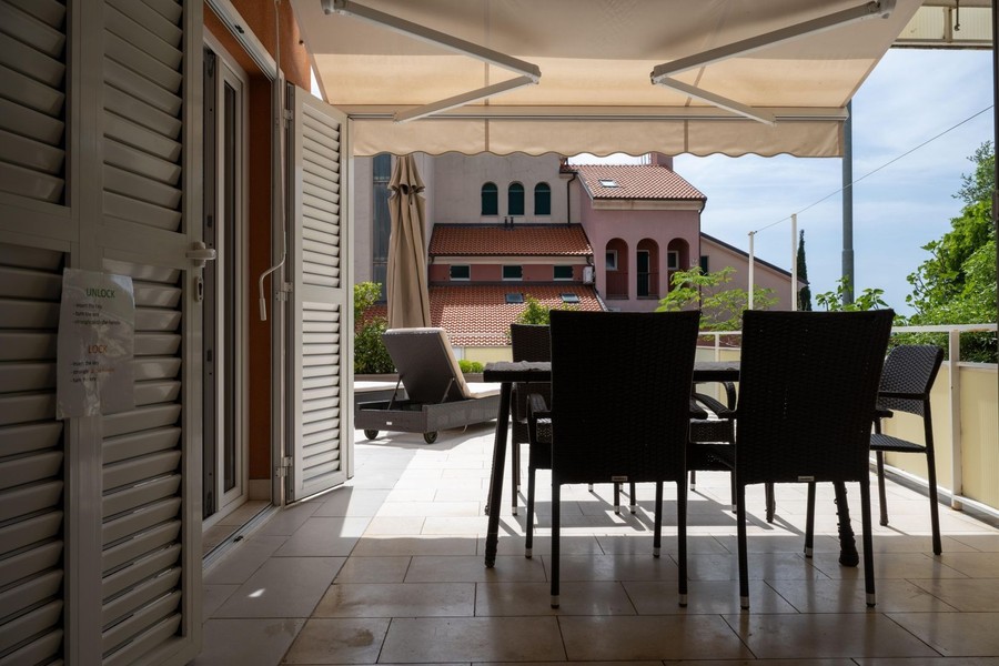 Loggia avec store banne