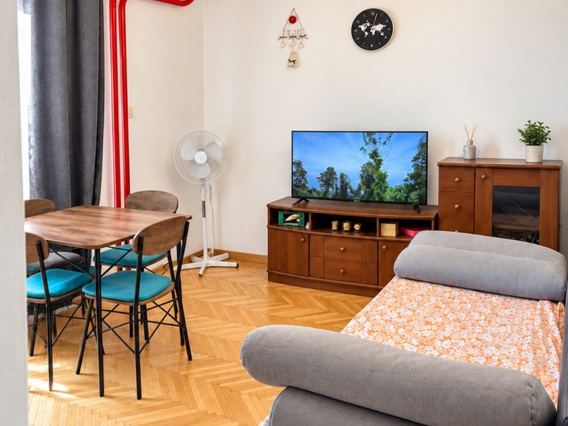 Séjour avec table à manger