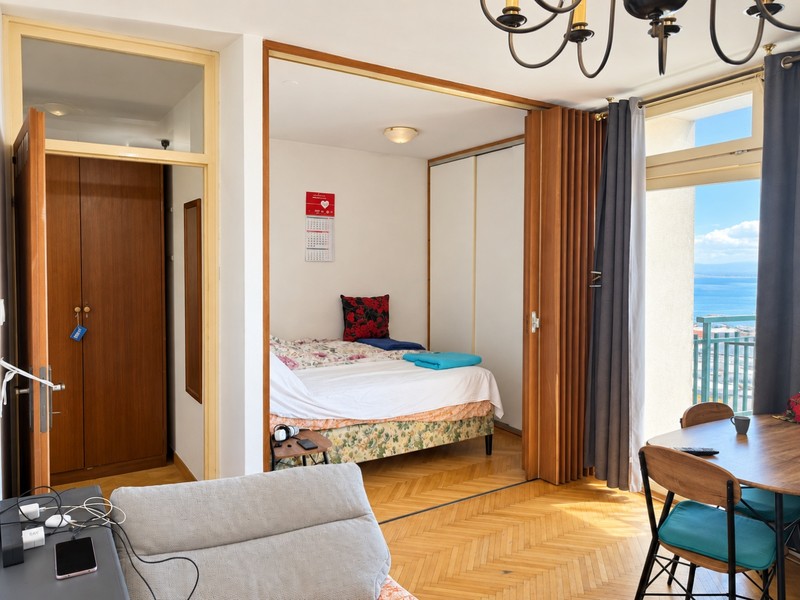 Séjour avec chambre séparée