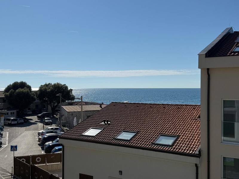 Appartement neuf avec vue mer au centre d'Umag, Istrie