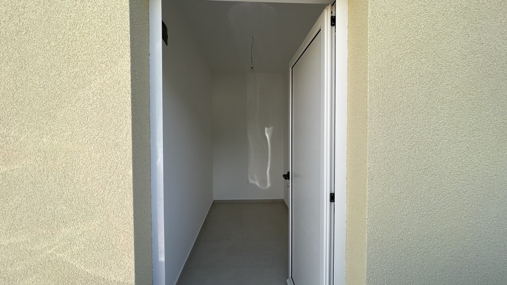 Débarras avec porte d'accès
