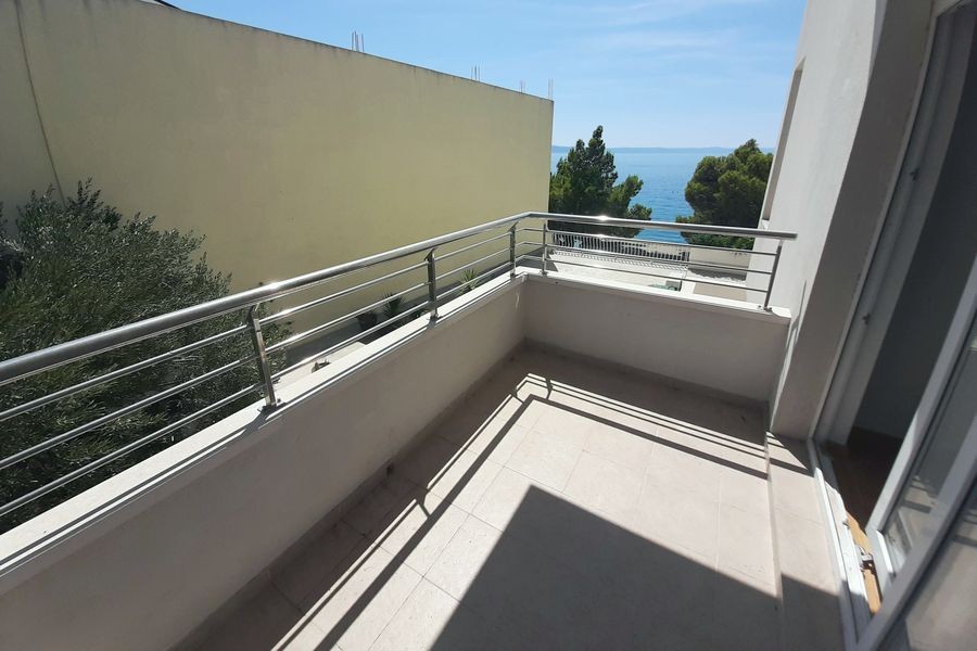 Deuxième terrasse avec garde-corps en inox